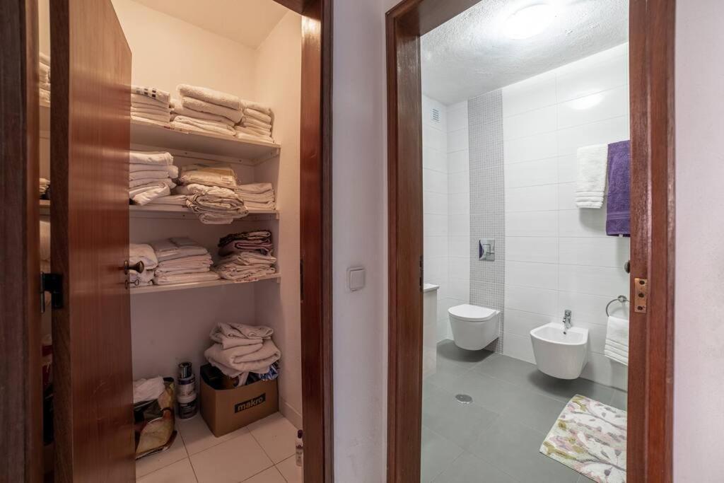 Spacious Two Bedroom Apt, 200M From The Beach Carvoeiro  Eksteriør bilde